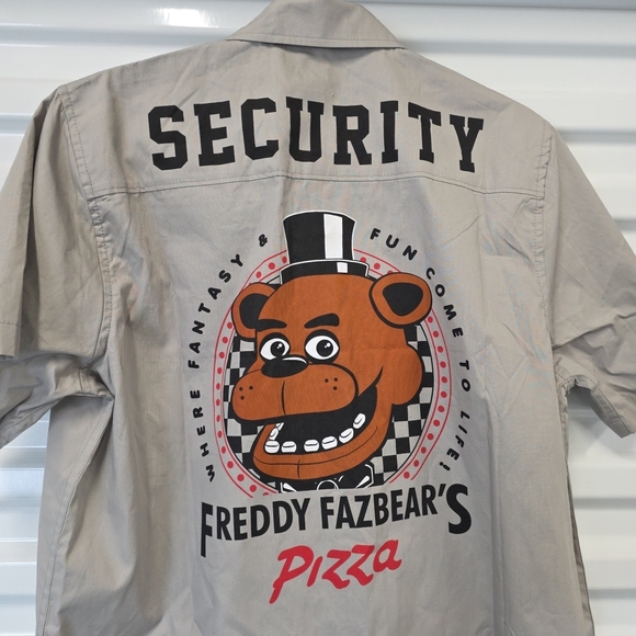 Five Nights At Freddy's Security Fazbears Pizza  Woven Button-Up Medium (Z) - Picture 5 of 5
